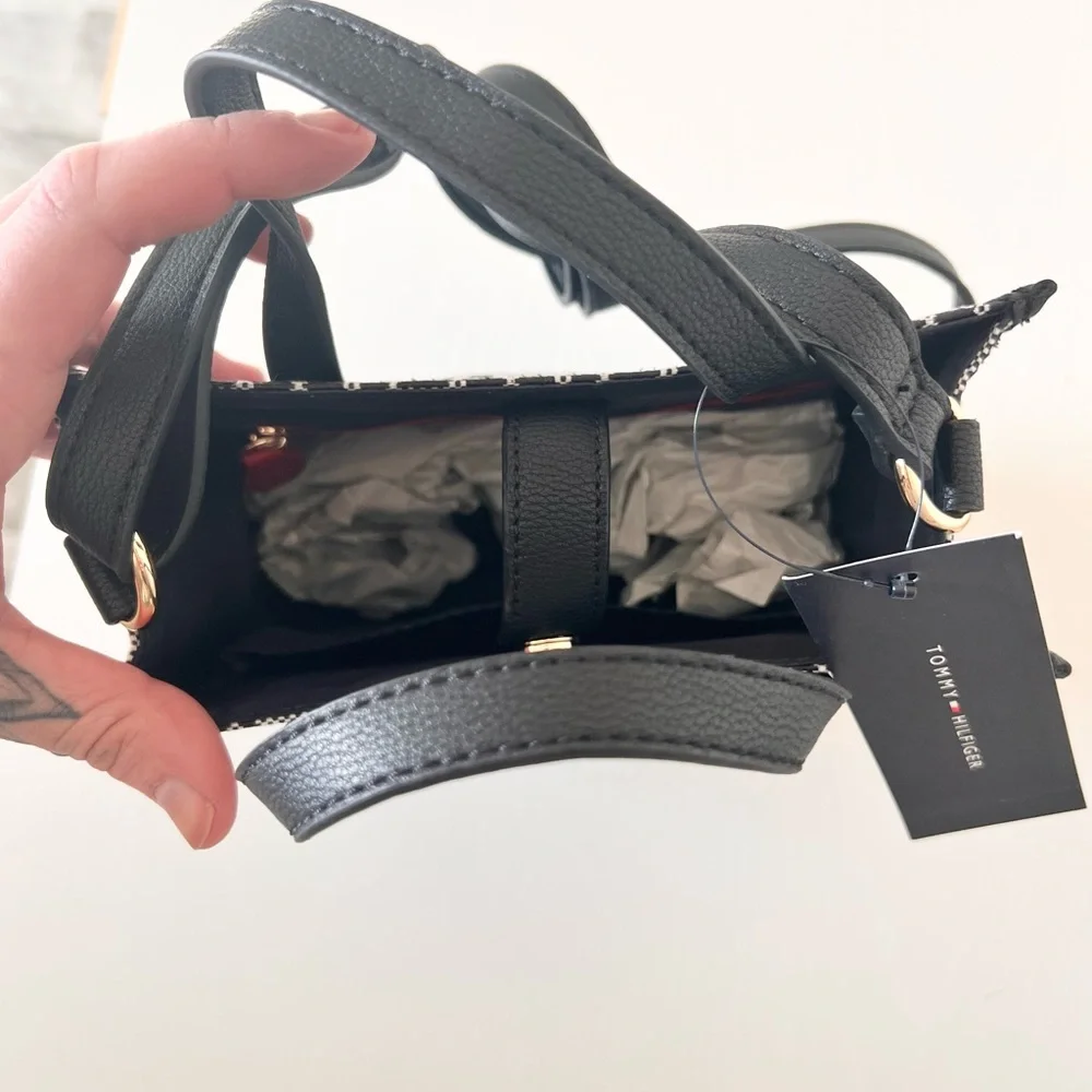 NWT Tommy Hilfiger Crossbody